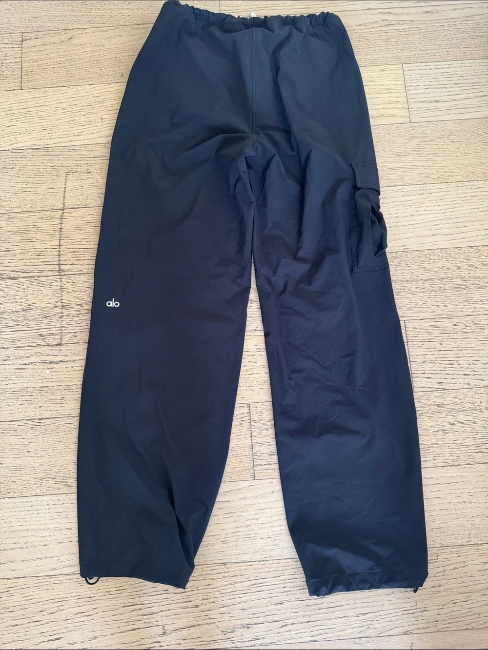 ALO Yoga Black Low Rise Megastar Cargo Pants, size XXS